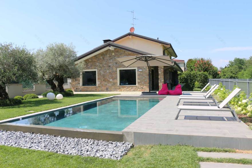 米兰别墅设计,户外木纹石地板打造现代简约风-3