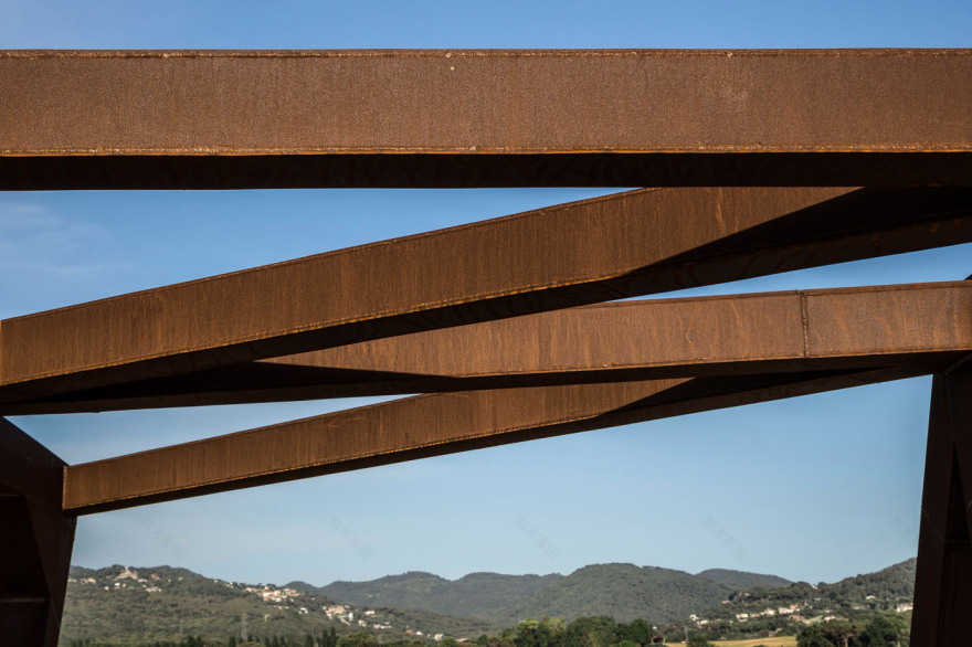 Montornès del Vallès 河上新建步行桥 | 结构与景观的和谐融合-12