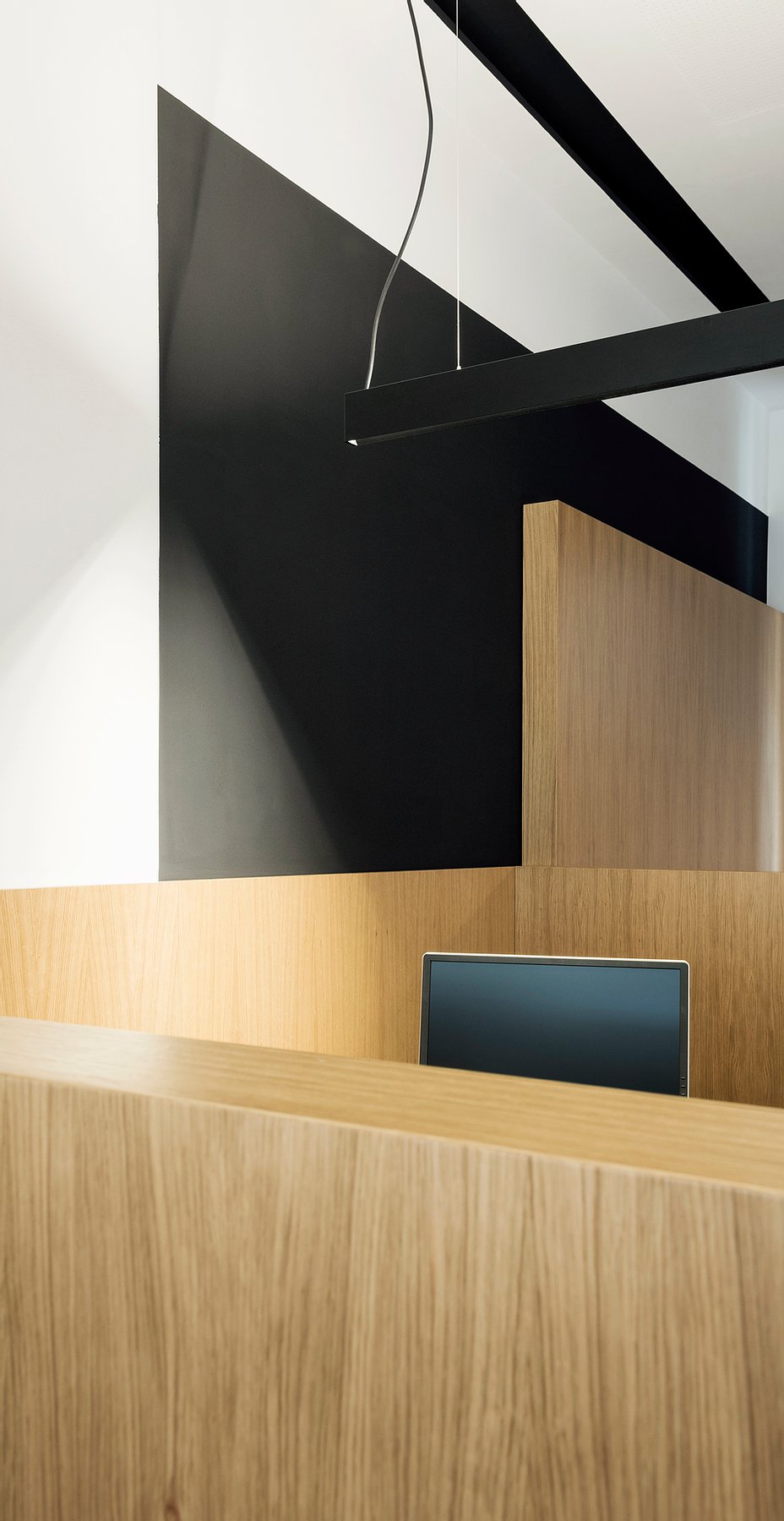 颠覆传统的保险机构办公空间设计-0