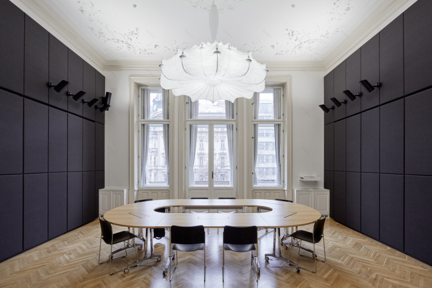 历史与未来交融的 AON 捷克总部室内设计-0