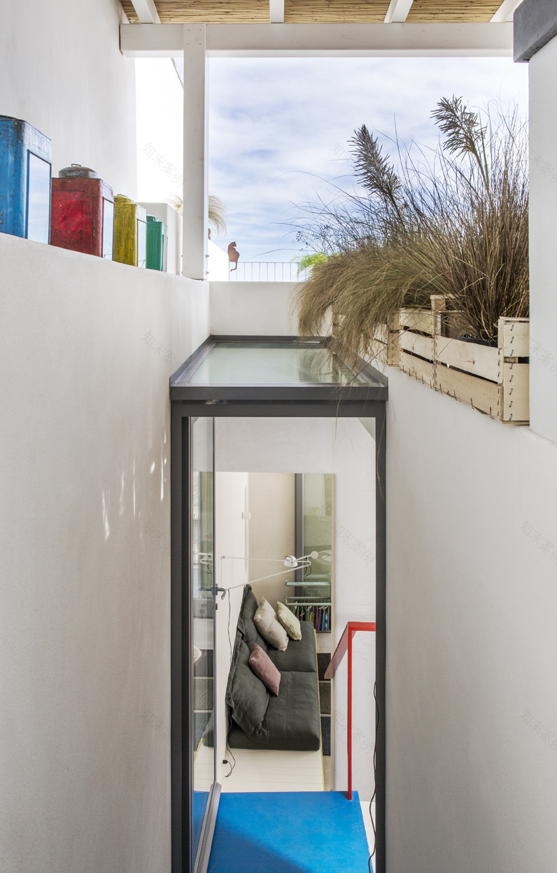 地中海风情的三层别墅设计-4