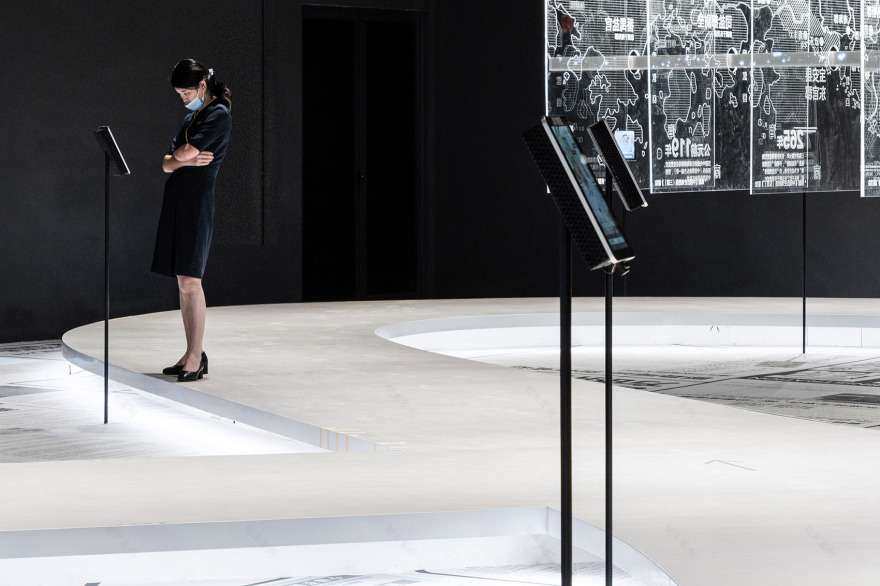 《万化同源》展览 | 超级报纸重织时空,打造全景式体验-75