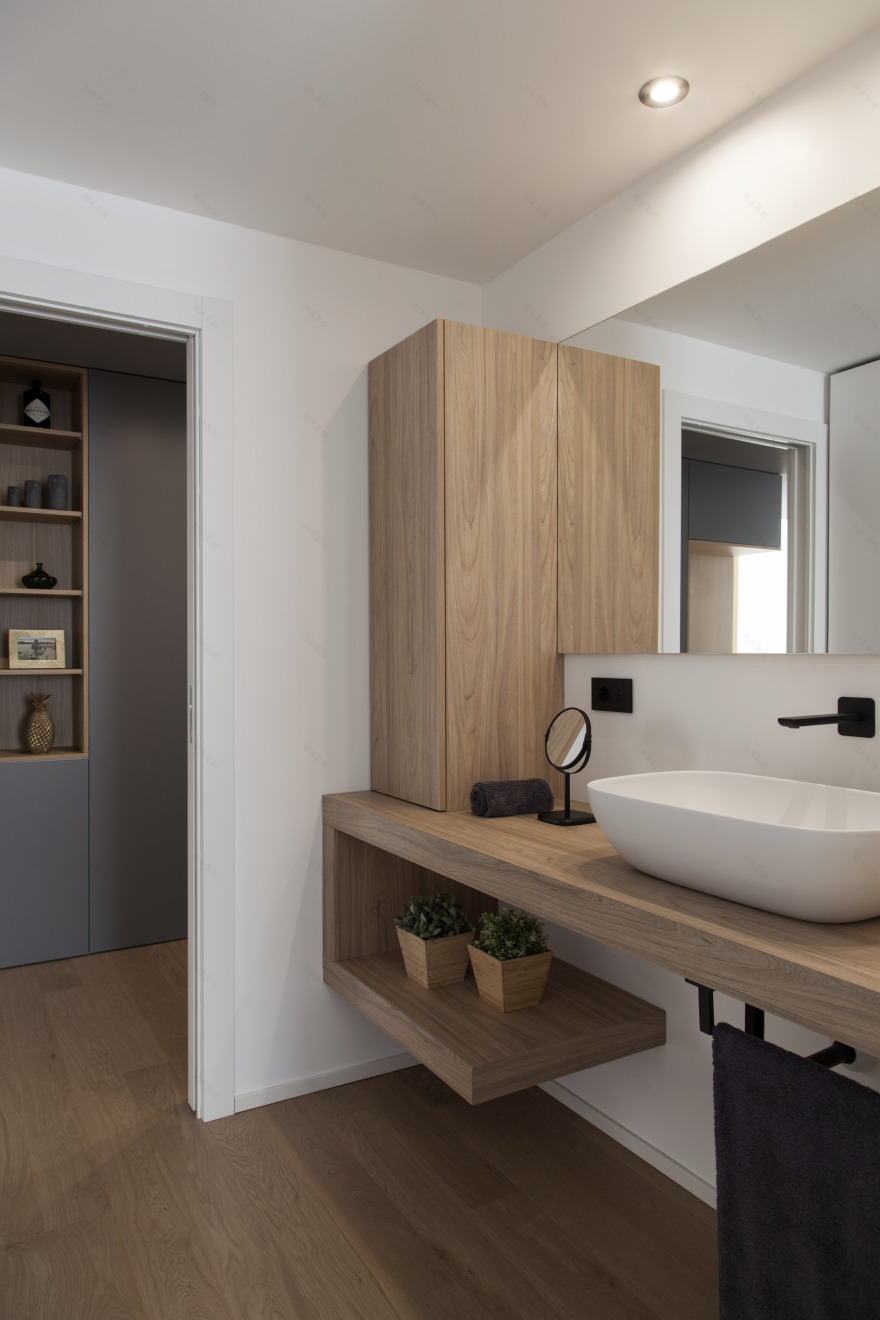 湖景宽幅公寓丨意大利莱科-18