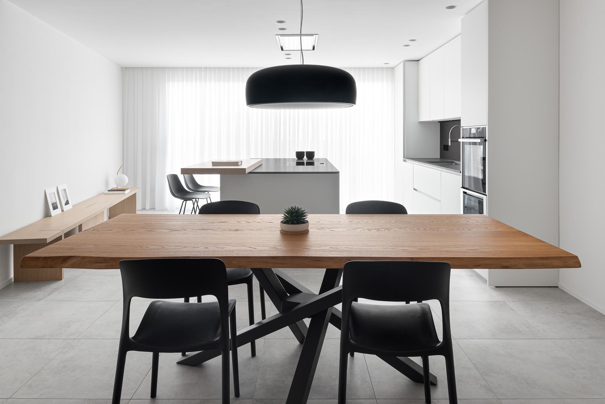 Luceterapeutica | 利用唯一采光设计的柔和氛围住宅-1