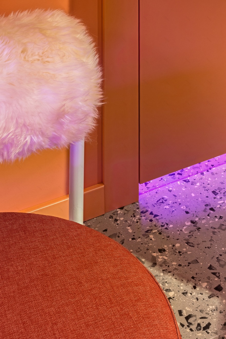 购物商场中的神秘太阳沙龙-9