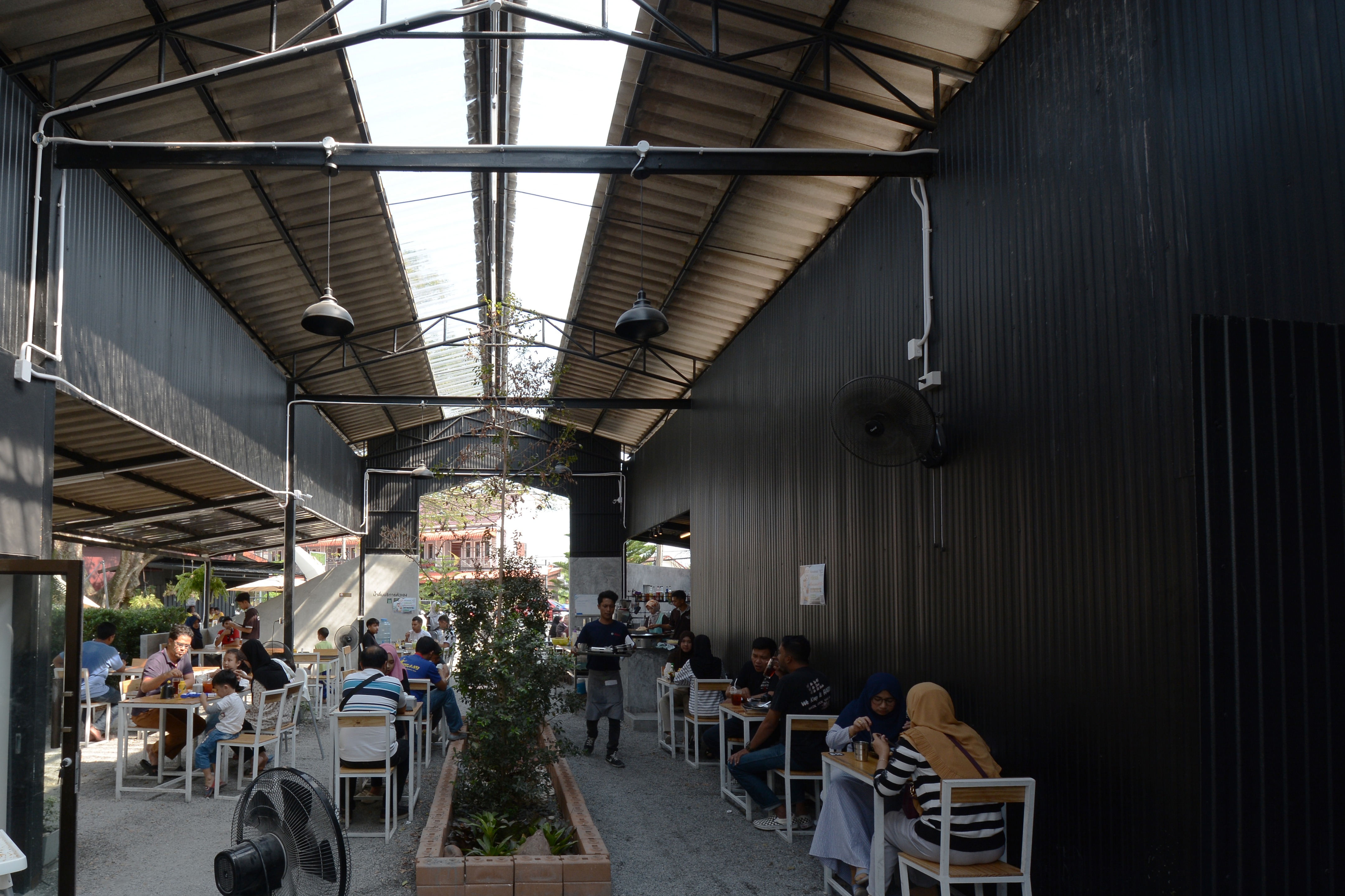 森林中的旋转餐厅“Roti de Forest”-9