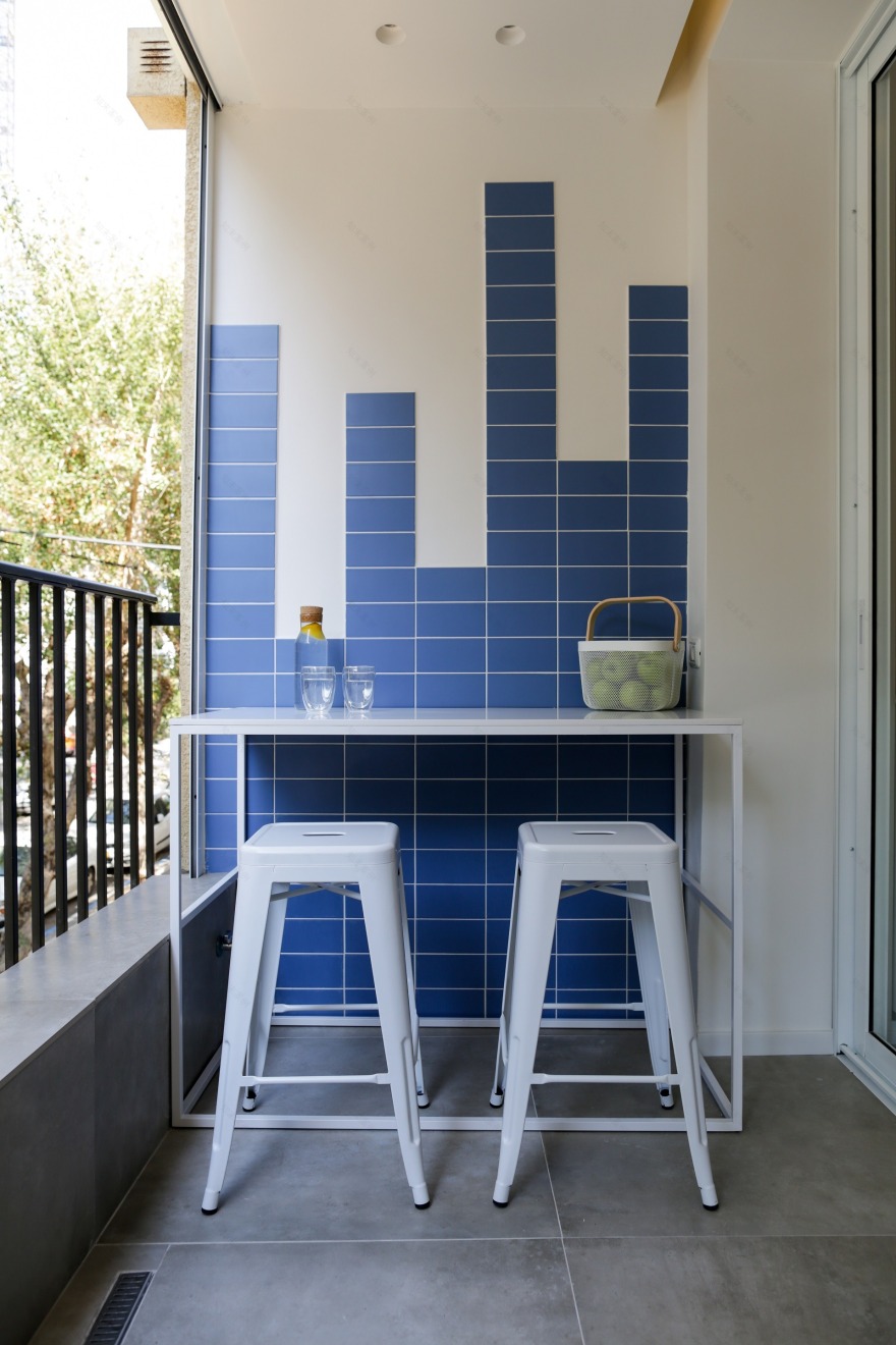 旧公寓变身为城市节奏的现代居所-17