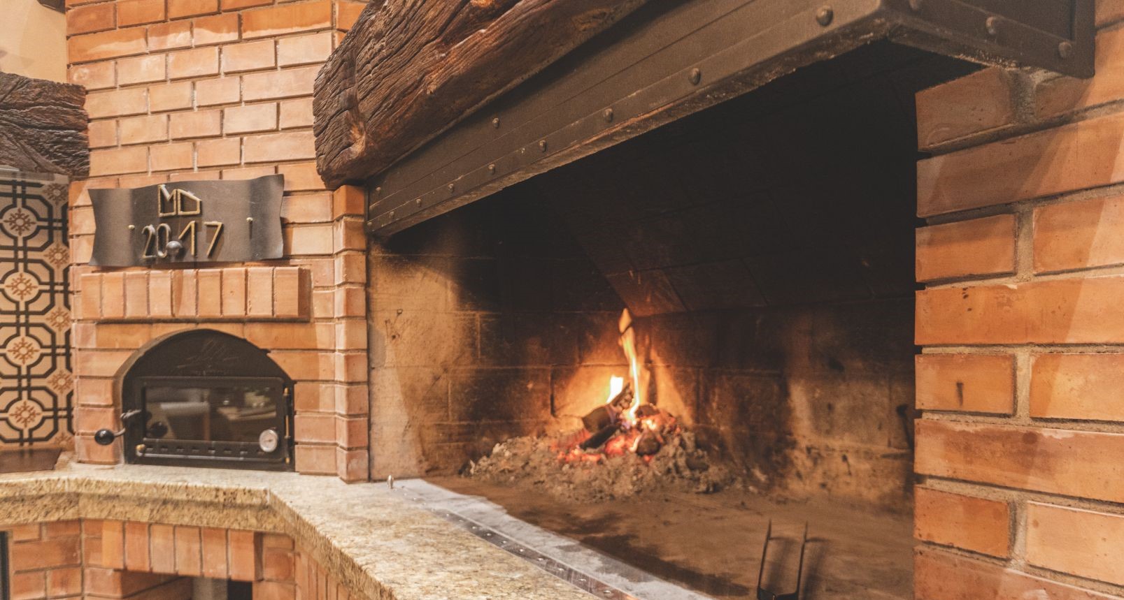 Željko De Carina丨快餐店丨open fireplaces and pizza oven-0