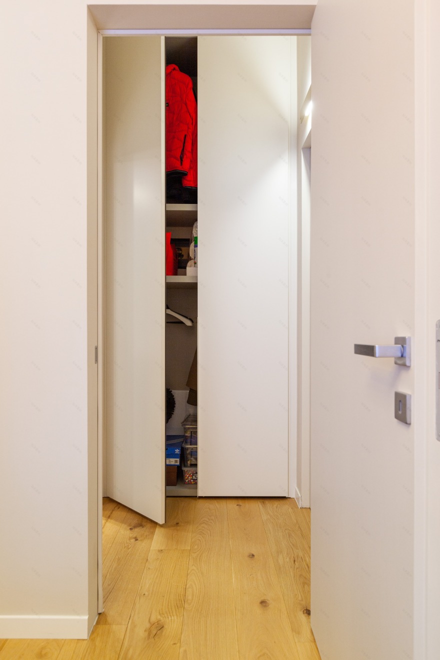 米兰中央车站公寓绿色垂直墙面设计丨意大利米兰丨CLM Design & Contract-17