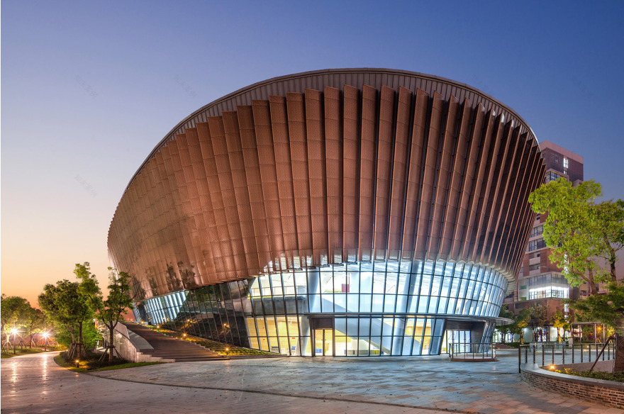 校园中的一尾活力游鱼& 上海科技大学体育馆/一尾游鱼,戏水于宿舍楼的涟漪波浪间,游弋于生机盎然的青青校园中-53