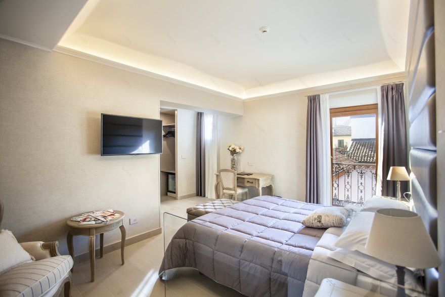 博洛尼亚城市中心,现代与古典交融的 Hotel Cavour 酒店设计-13