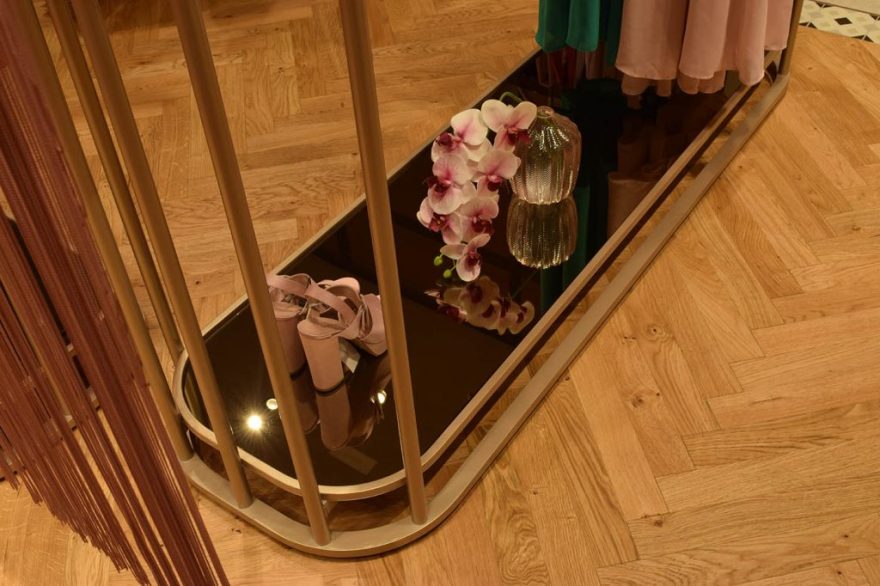 时尚女性品牌店“Rinascimento”新概念设计-9