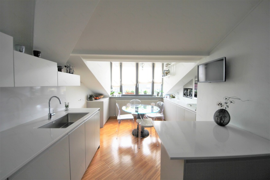 特别规划的顶层公寓厨房翻新项目-0