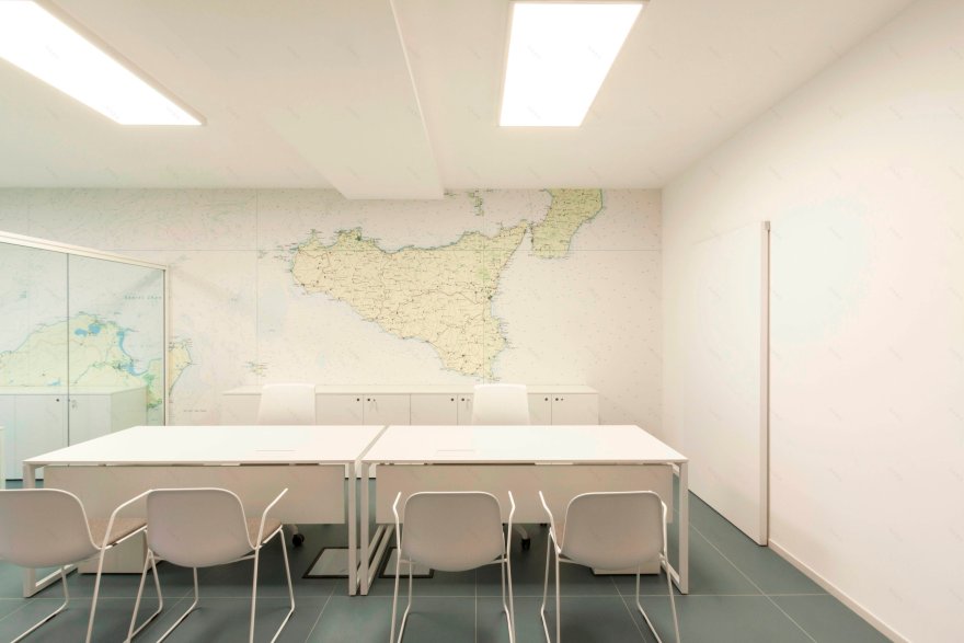 优化空间利用的意大利旅游港口办公室设计-10