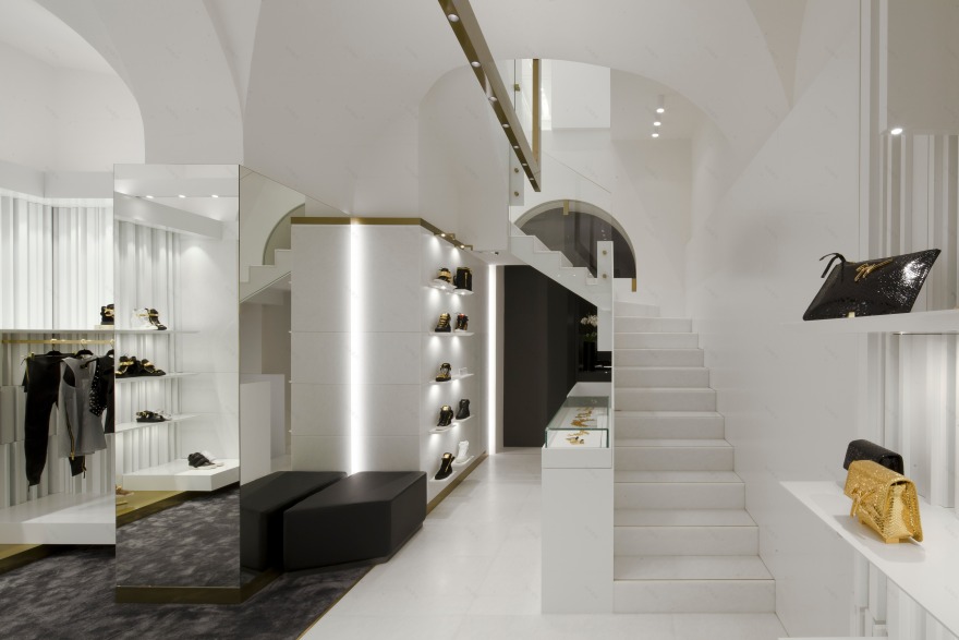 罗马旗舰店设计,传统与现代的完美融合-4