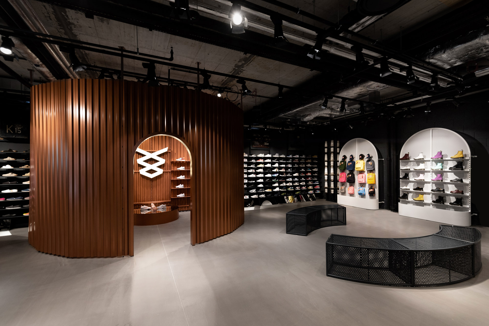 Run Colors EC Powiśle 鞋店设计丨波兰华沙丨mode:lina™ 团队-3