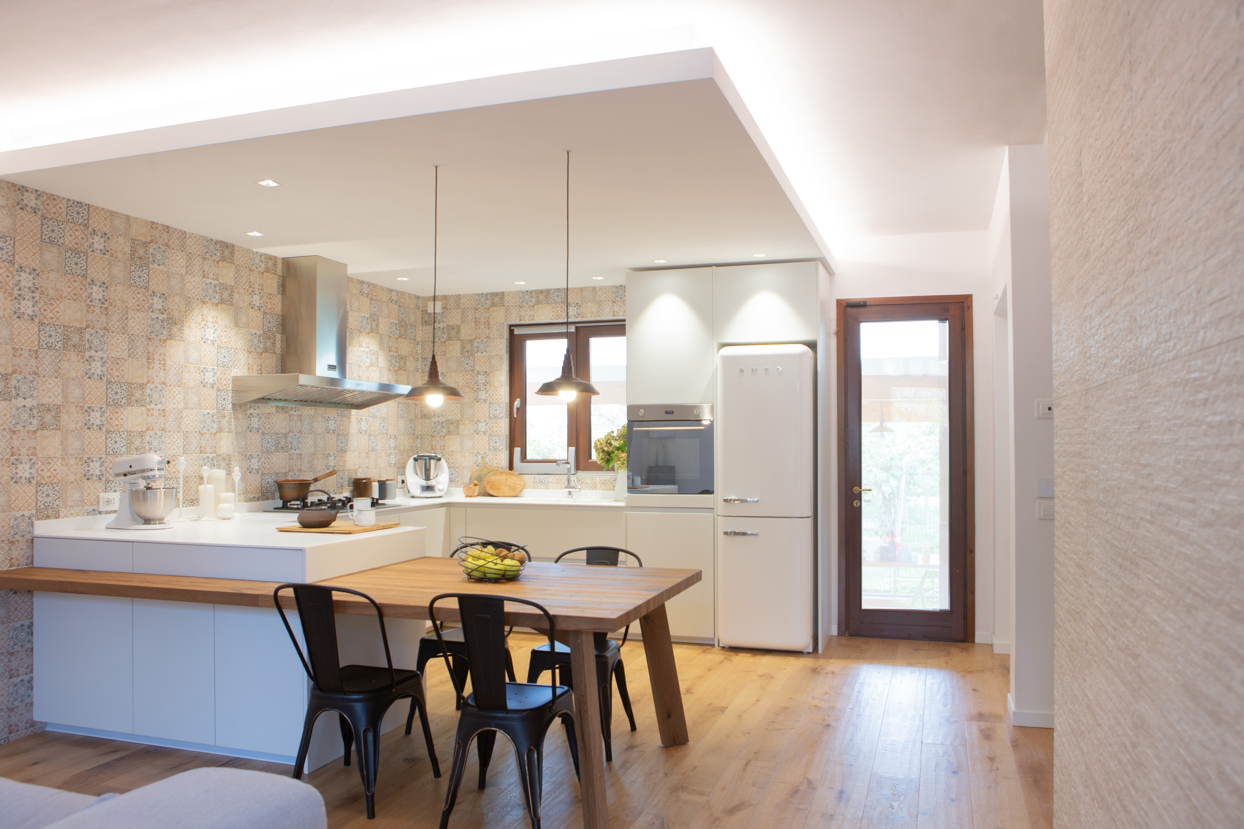 80 年代风格家居翻新，温馨简约厨房设计-0