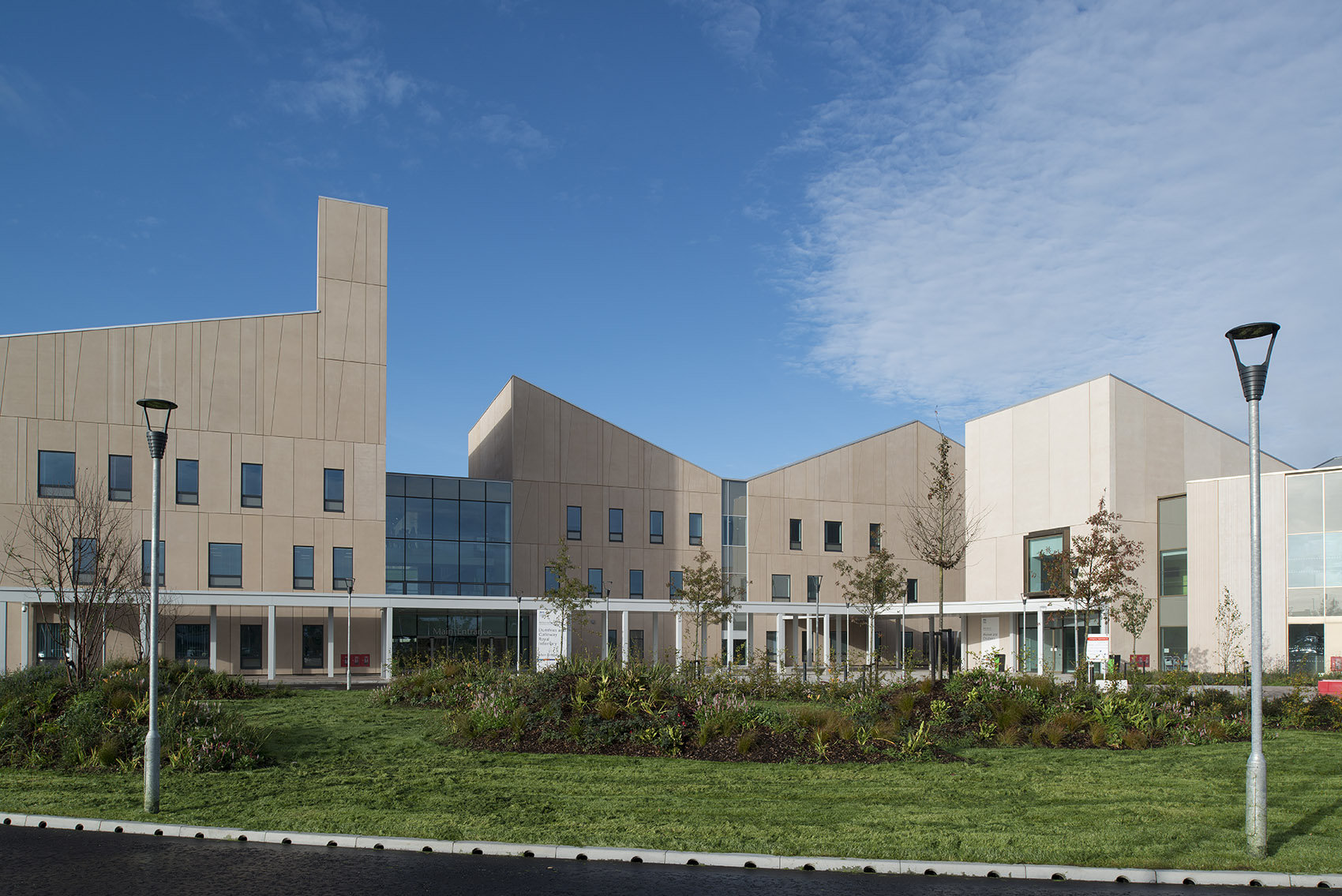 邓弗里斯和加勒维皇家医院，苏格兰/在激励性空间和花园中构建一个充满活力的治疗环境-13