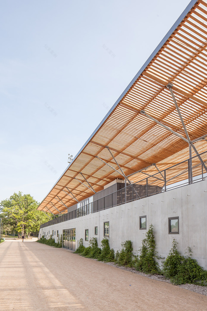 法国枫丹白露体育场看台 | 树状立柱营造开阔空间-24