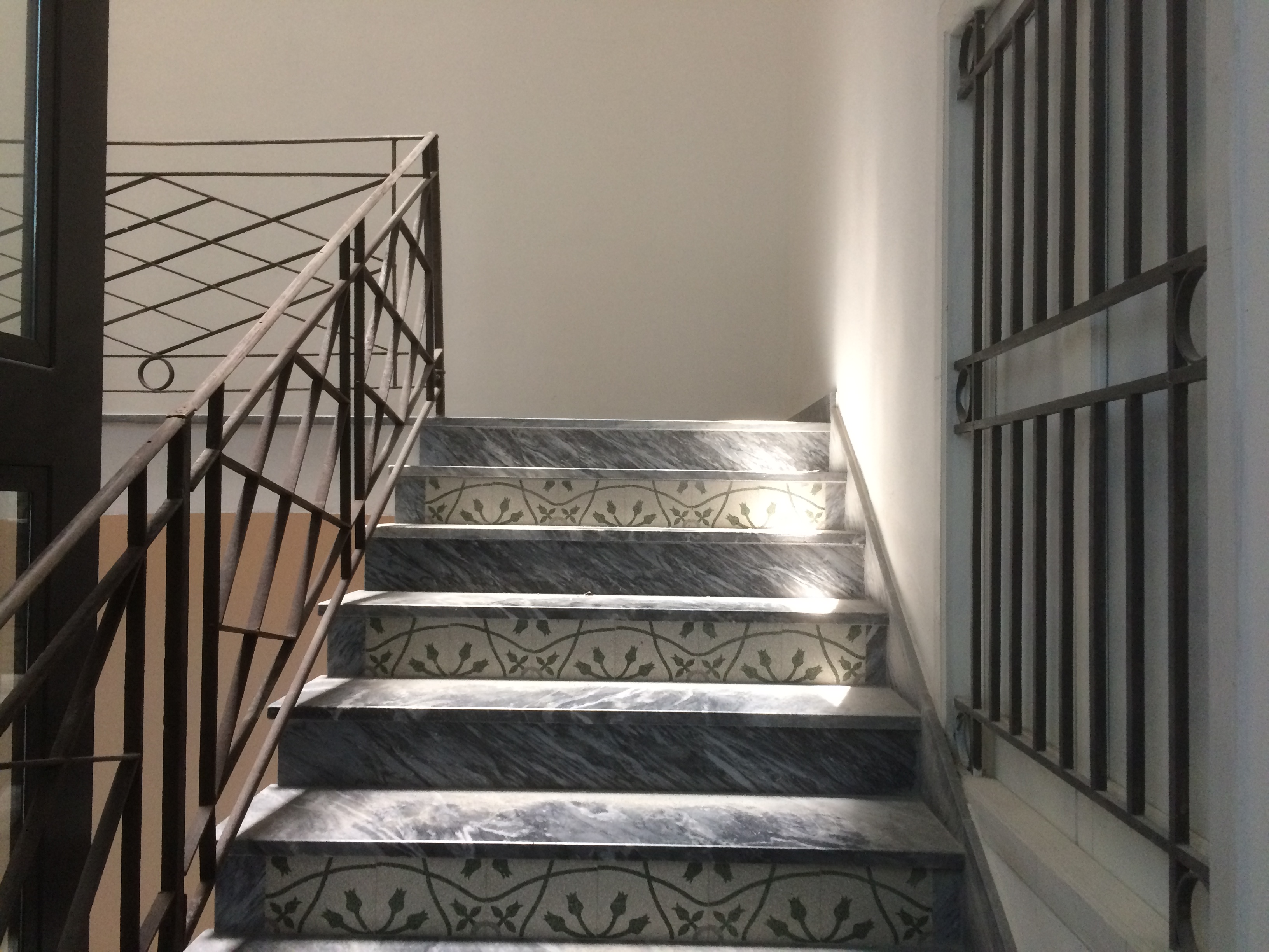 历史与现代交融的“第十三受害者广场”建筑改造-30