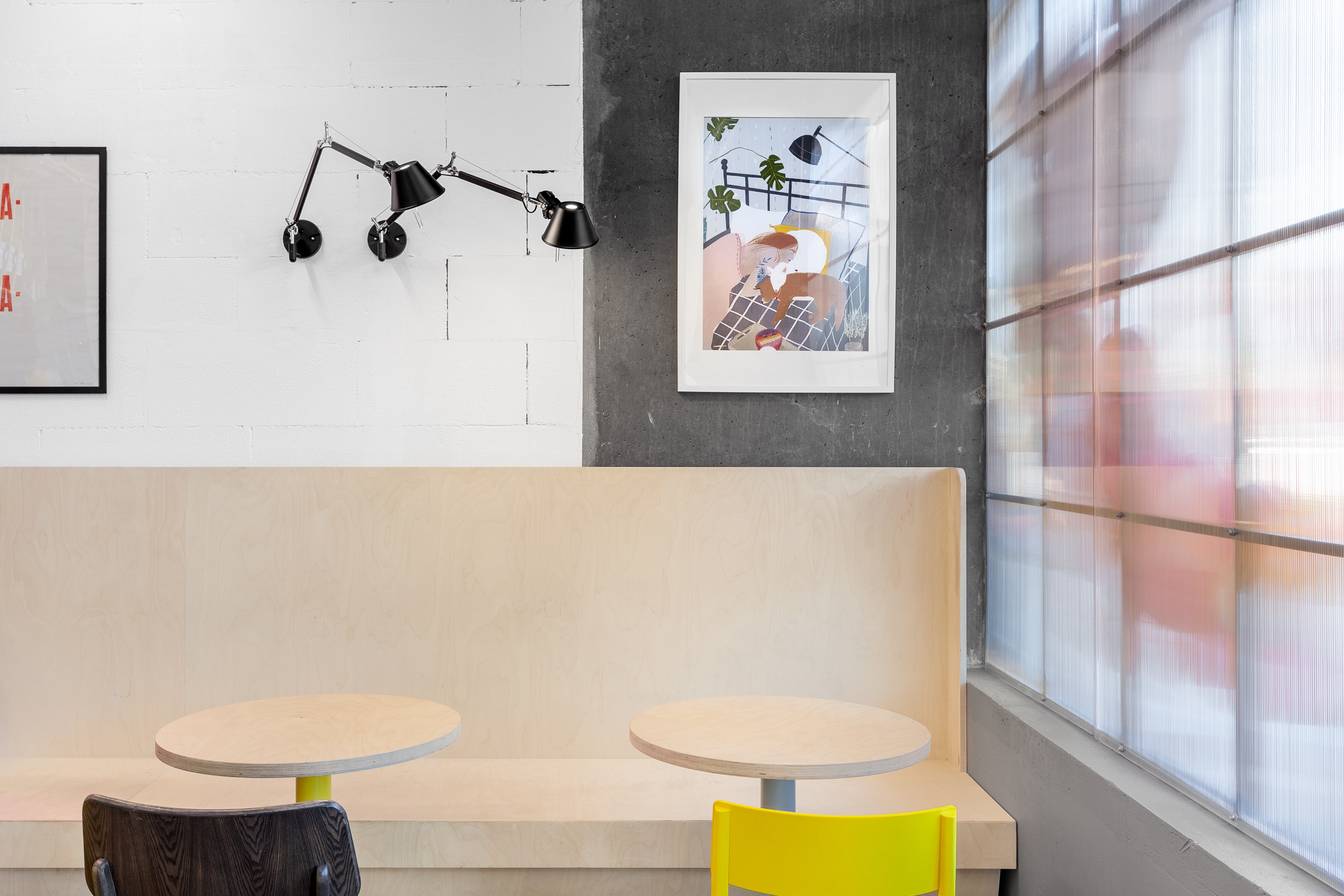 莫斯科住宅区「Savelovsky City」咖啡店，设计师以简约风格打造温馨空间-5