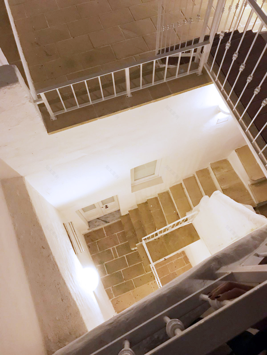 白色放松的意大利古堡公寓改造-11