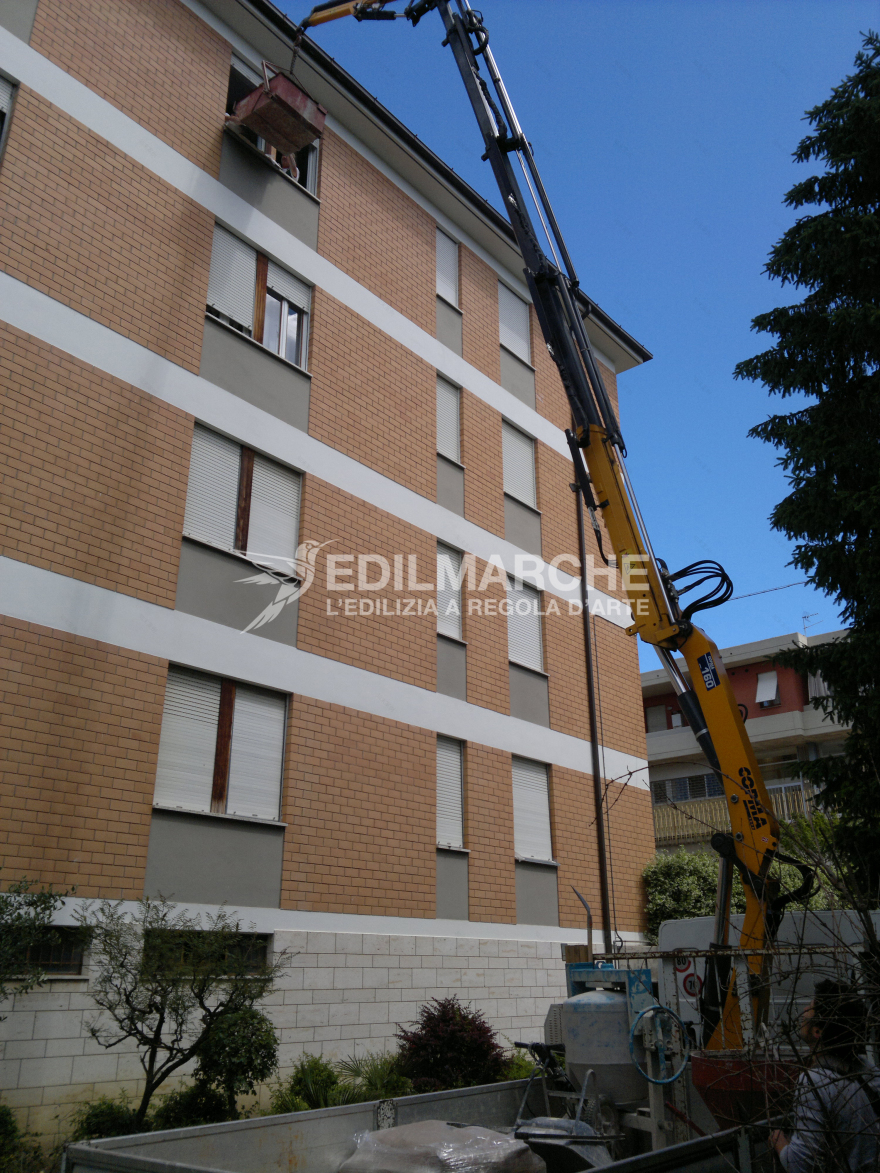 140 平米马切拉塔公寓翻新,自然木色与柔和色调的优雅融合-10