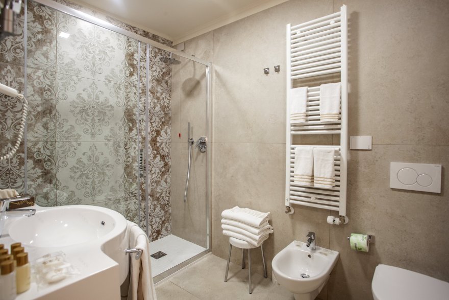 博洛尼亚城市中心,现代与古典交融的 Hotel Cavour 酒店设计-18