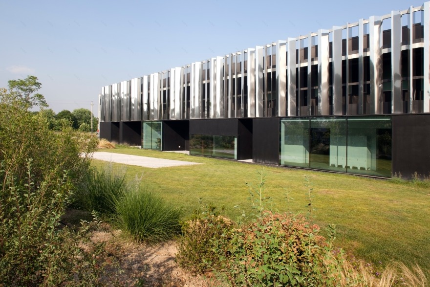 意式精益生产理念的办公空间展示-17