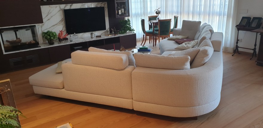 米兰双层公寓现代翻新,结构改造与复古元素完美融合-5