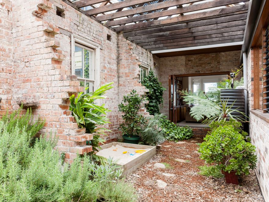 悉尼内城区的“少即是多”别墅设计-9