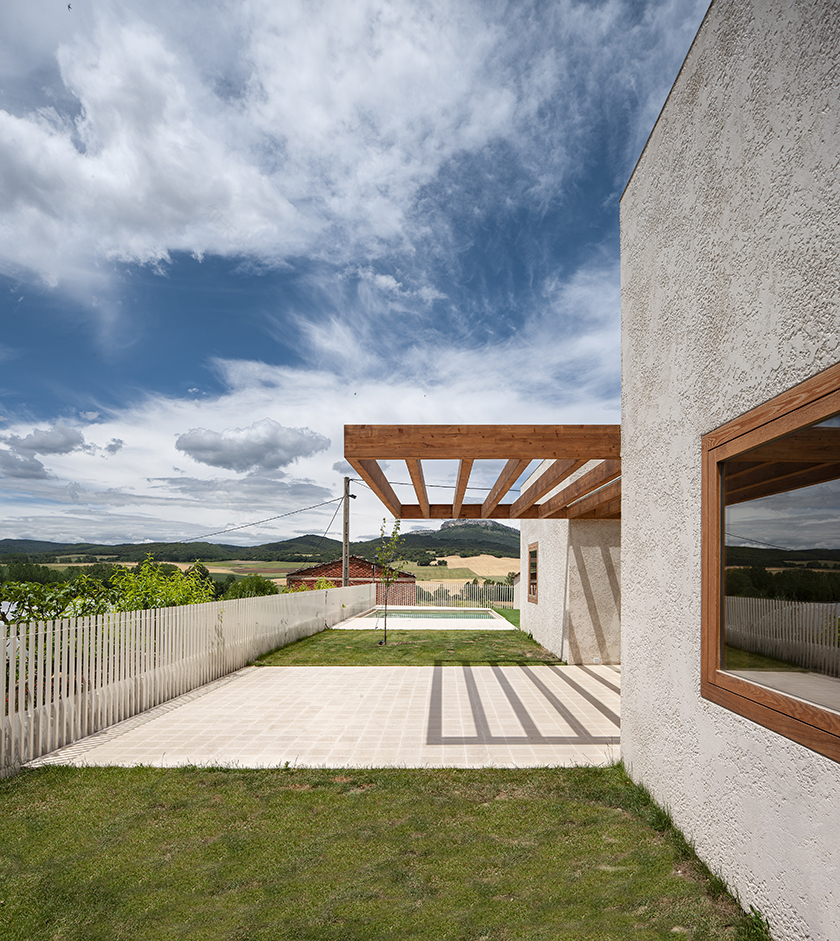 西班牙 Navarra 别墅 Casa S&J,融入自然美景的空间设计-6