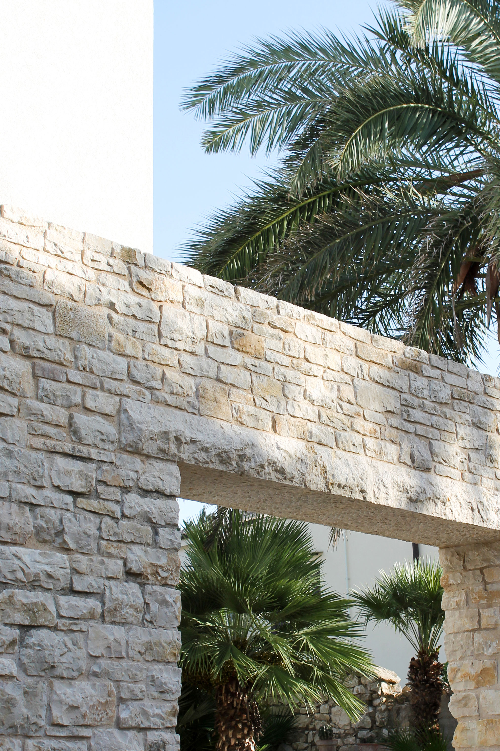 地中海岸石头别墅，传统与当代共生-7