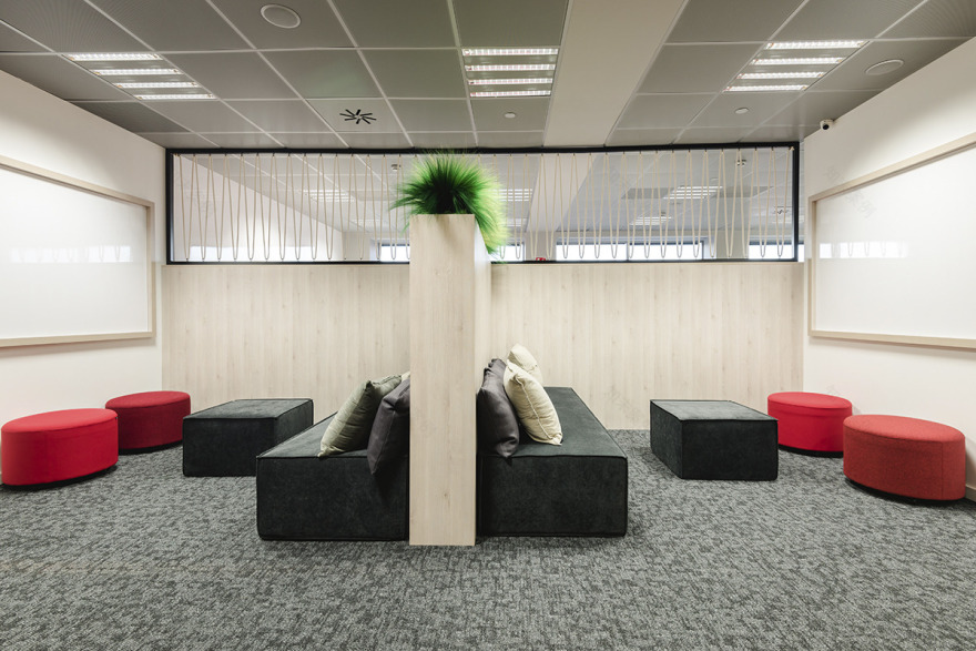 色彩灵动,打造协作型办公空间-12