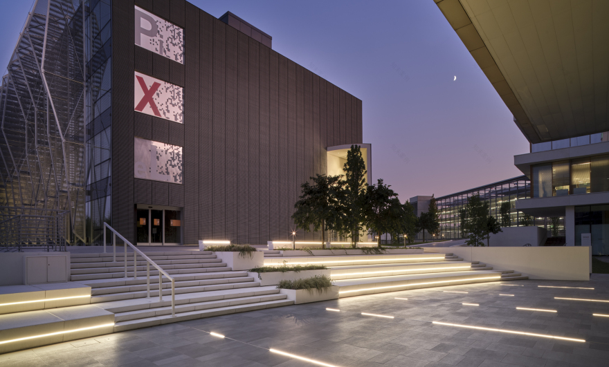 自然元素融合的创新工作空间-10