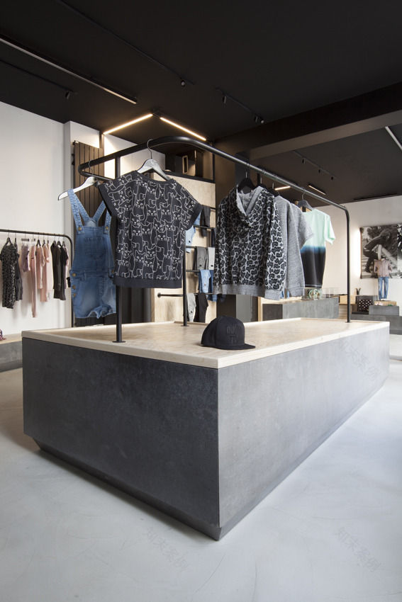 潮流童装品牌 FINGER IN THE NOSE 新店设计-19