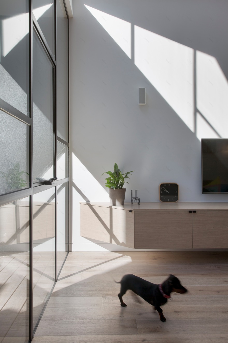 墨尔本城市别墅翻新,开放式布局与后院相连-14