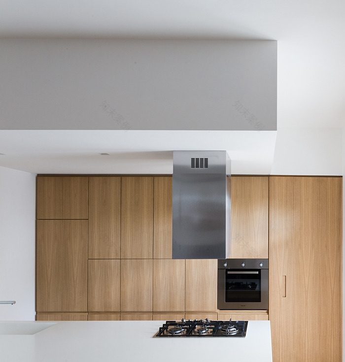 Bari 老屋翻新,打造现代生活空间-4