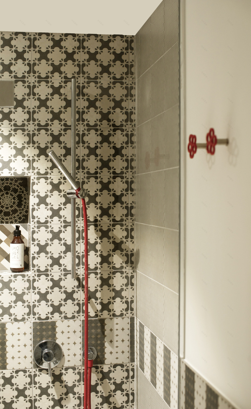 黑白碰撞的简约海景公寓-23