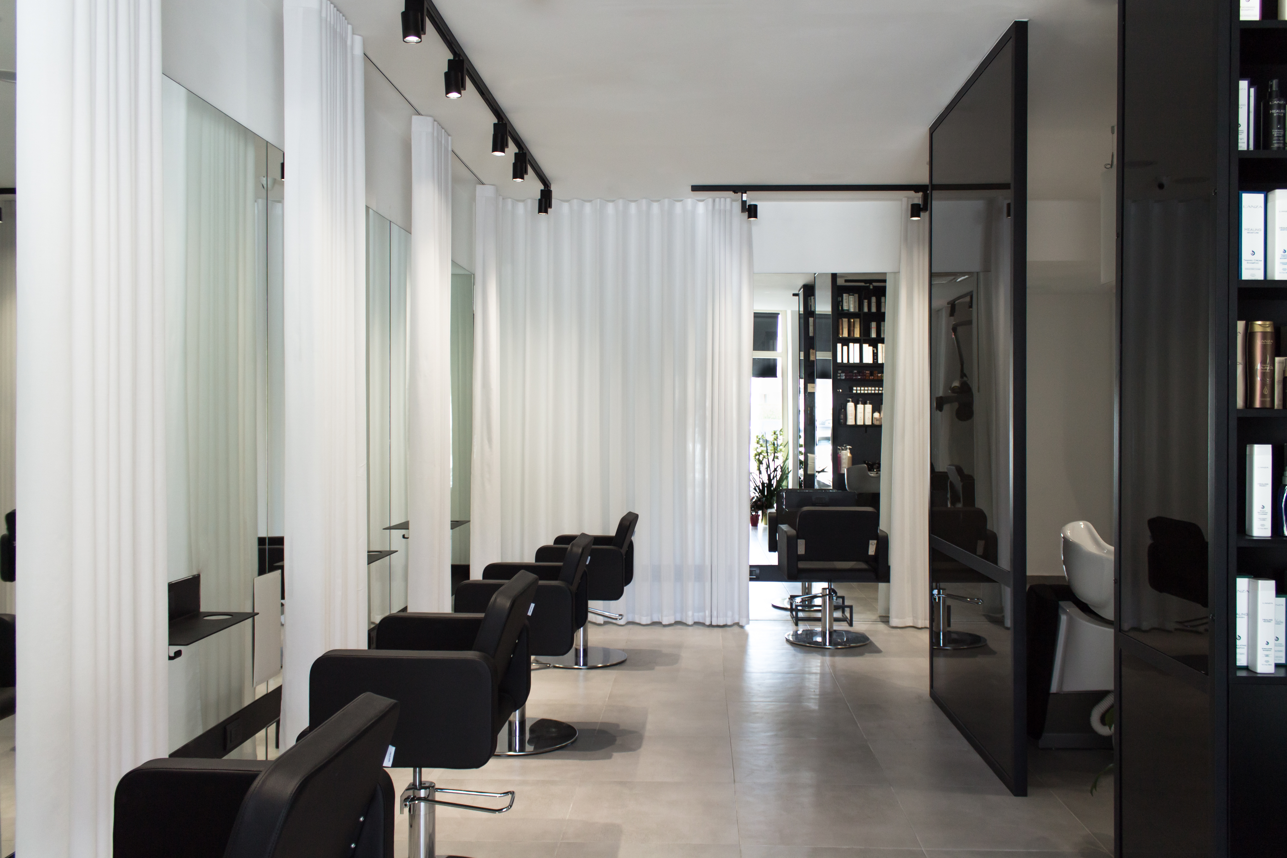 白色幕布后的美丽-1