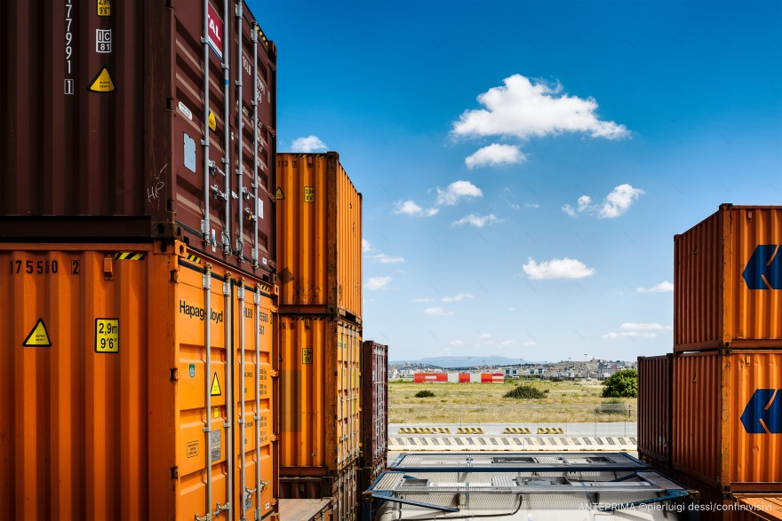 工业风建筑的绿色革新-0