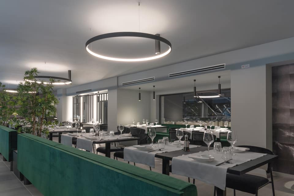 意式优雅融合日式料理,YAMA SUSHI RESTAURANT 打造精致餐饮空间-1