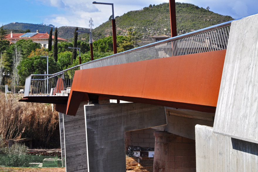 巴塞罗那河卡德纳桥 Callús 人行天桥-6