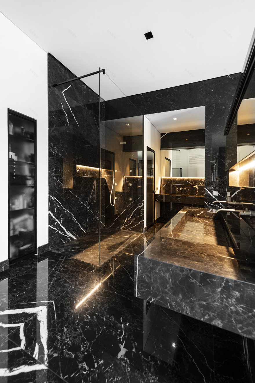 意大利佛罗伦萨山顶复式公寓设计丨Pierluigi Sammarro-18