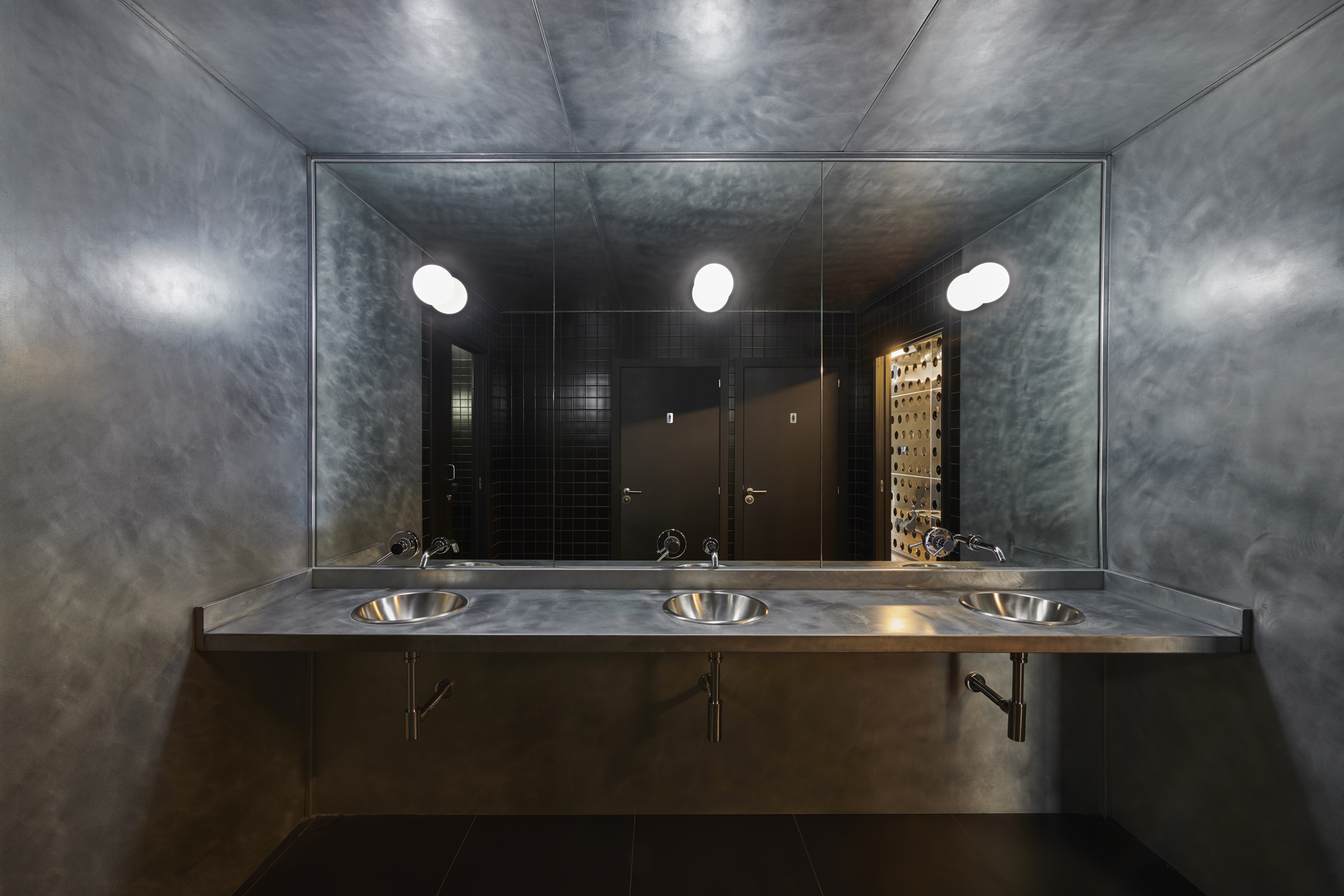 工业风办公室设计 | 金属、植物与木头的和谐-15