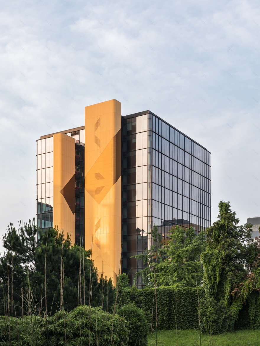 米兰 Scandurra Studio Sarca 235 办公建筑,诠释现代办公空间新定义-0