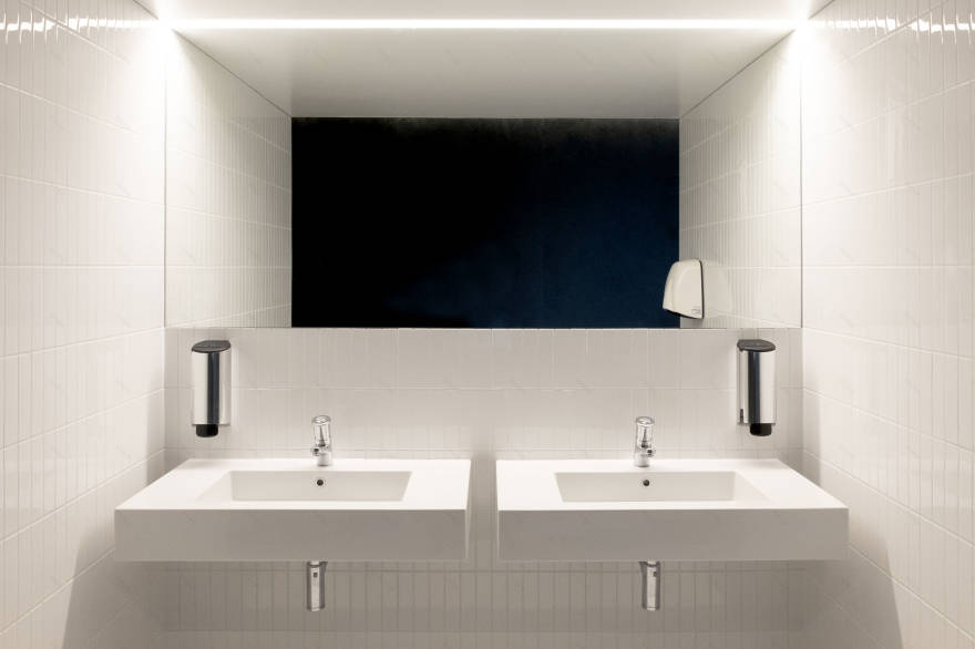 威尼斯公共卫生间,豪华游艇风的典范-7