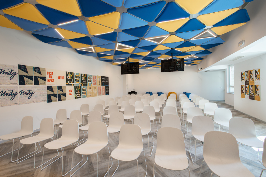 培训机构 / 灵活多变的空间魔法,Binario F 的数字技能培训中心-9