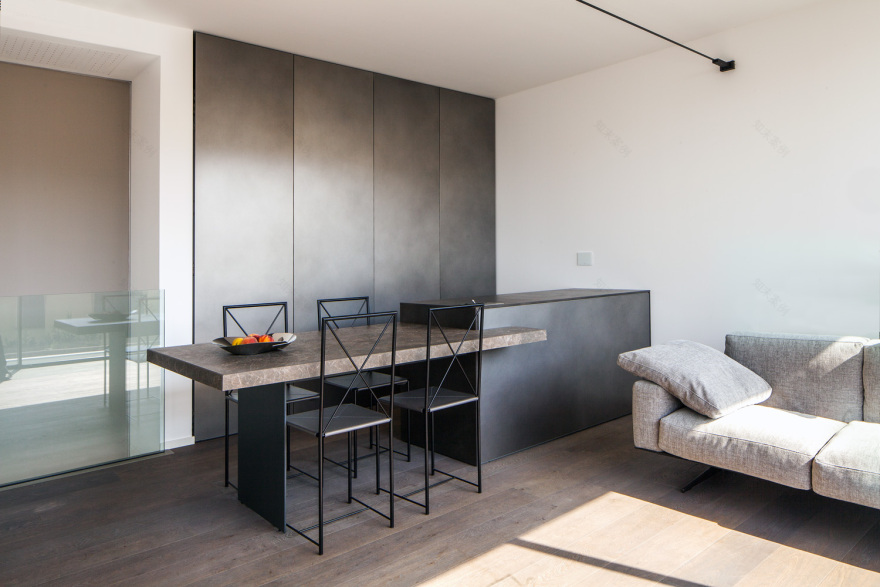 意大利利古里亚海滨别墅,简约轻奢的绿意空间-16