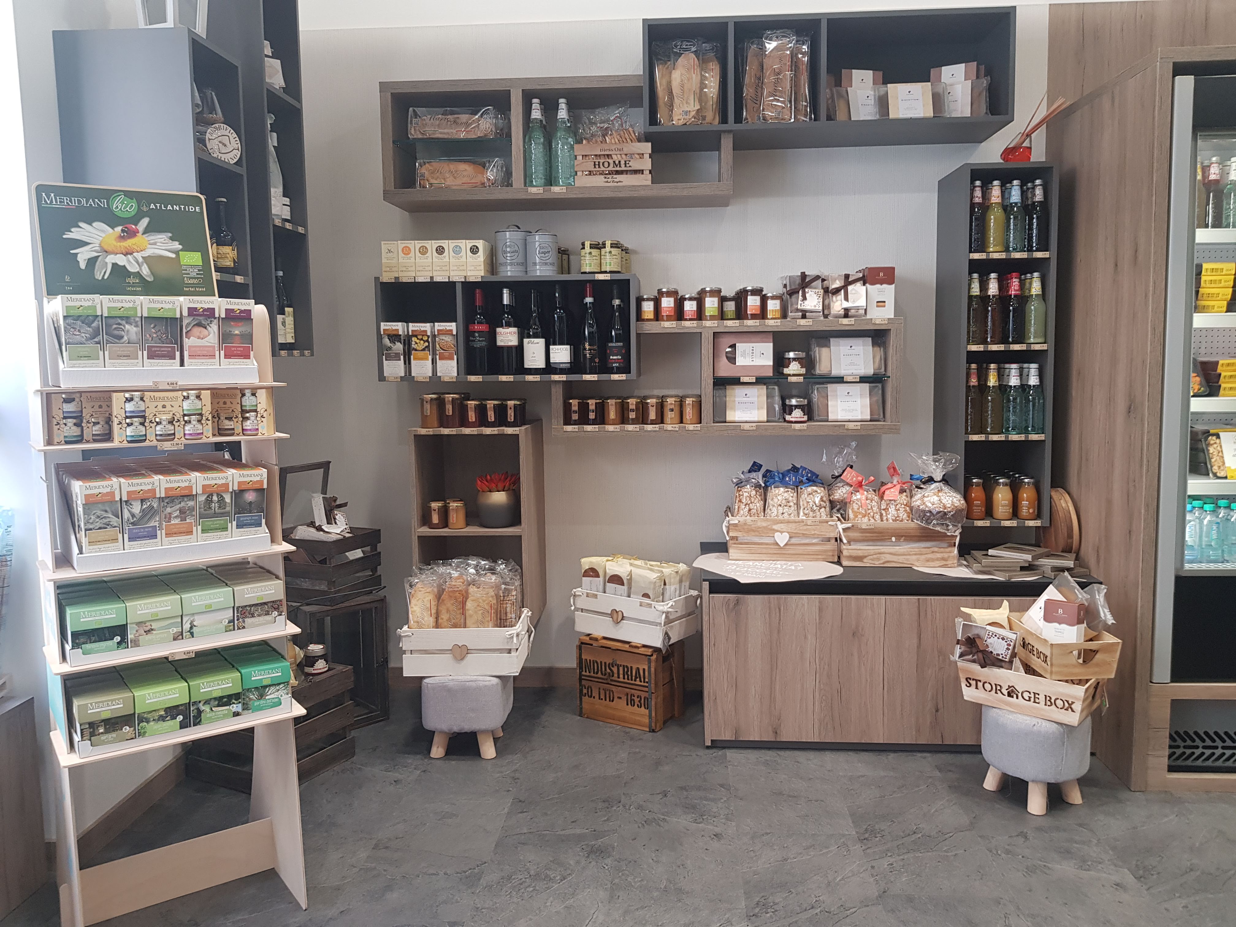 高品质美食商店和精选食品商店家具的设计与开发-9